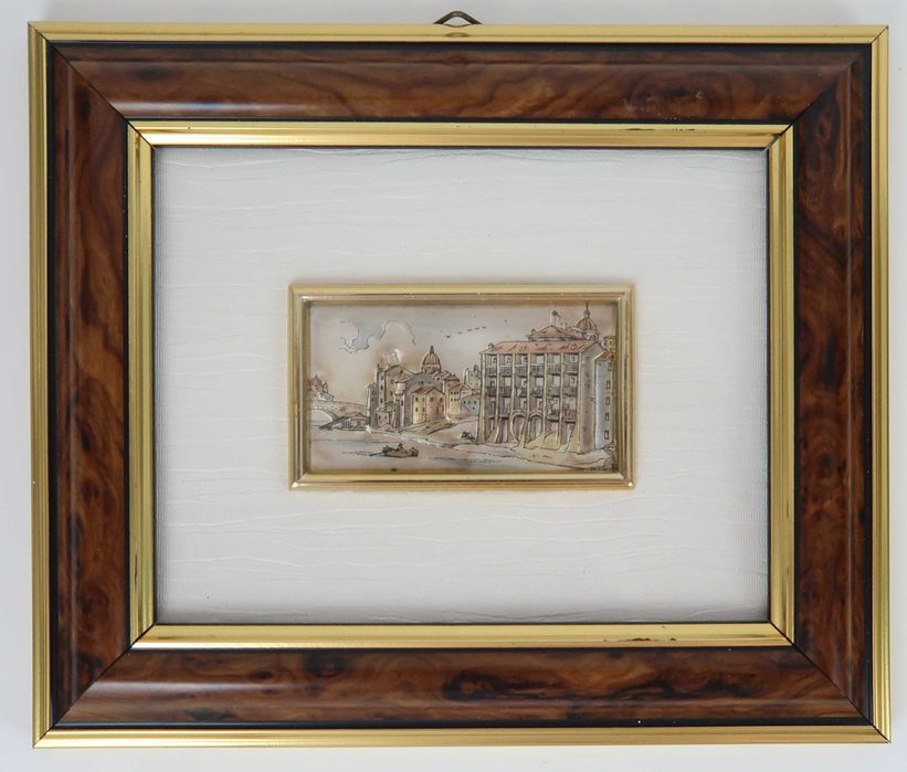 3 quadros pequenos com placas em prata