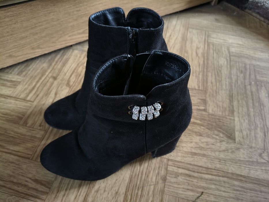 Buty botki zamszowe damskie na obcasie 39 czarne piekne