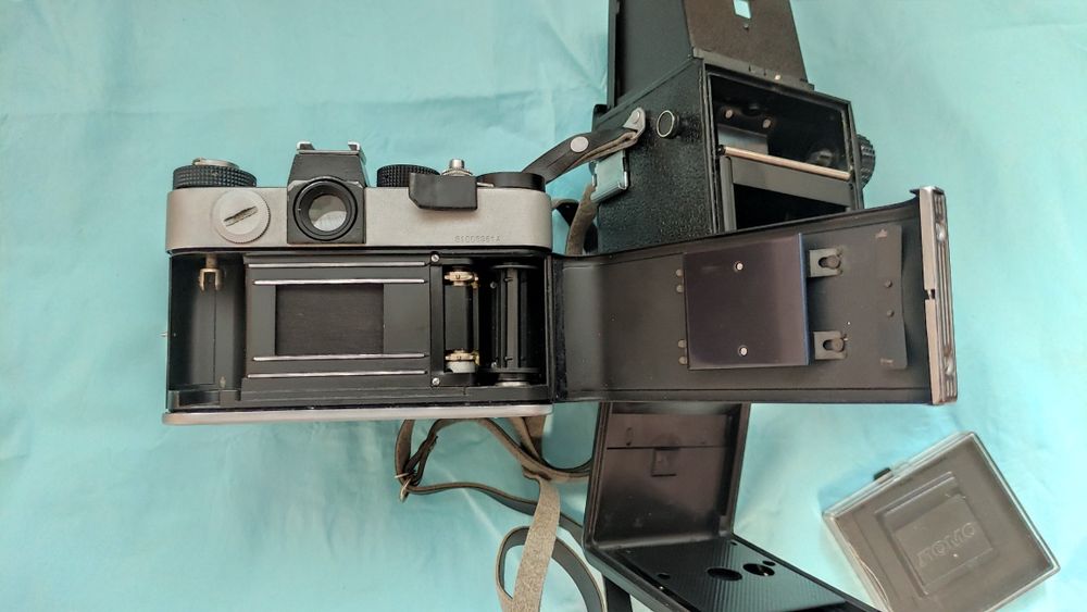 Фотоаппараты Зенит TTL и Любитель 166