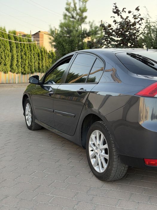 Renault Laguna III гарний стан, чудова техніка.