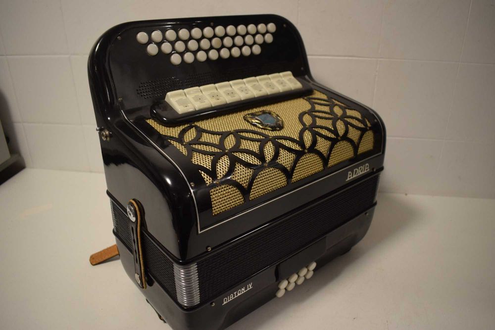 Concertina Adria Diaton IV 4 Voz. Do