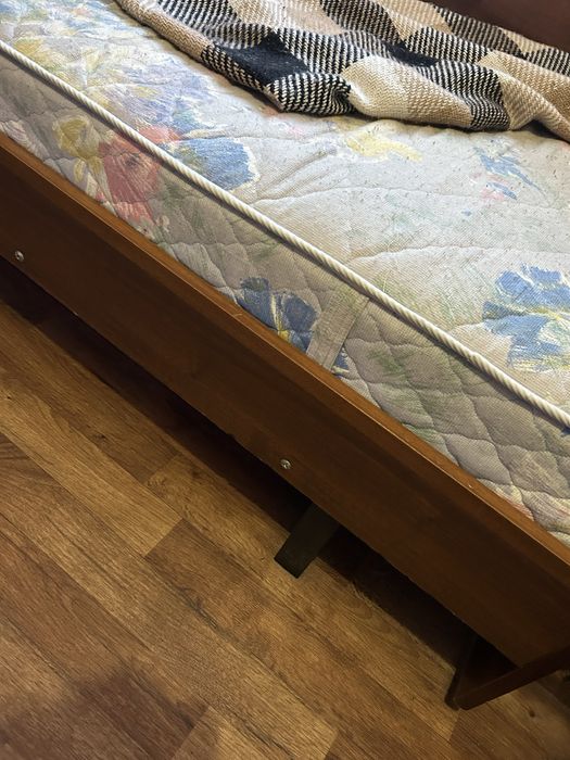 Ліжко односпальне (з матрацом)