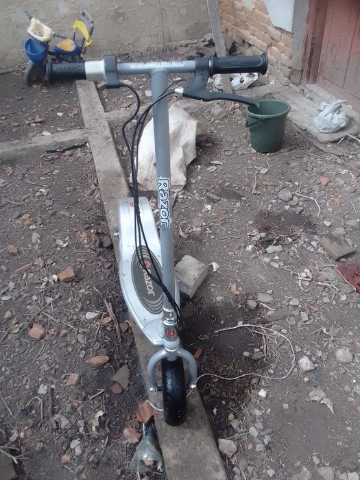 Самокат Razor E-300