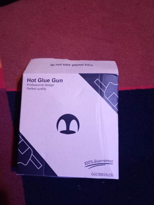 Pistolet na gorący klej