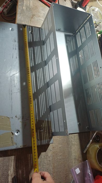 Металевий корпус для батарей