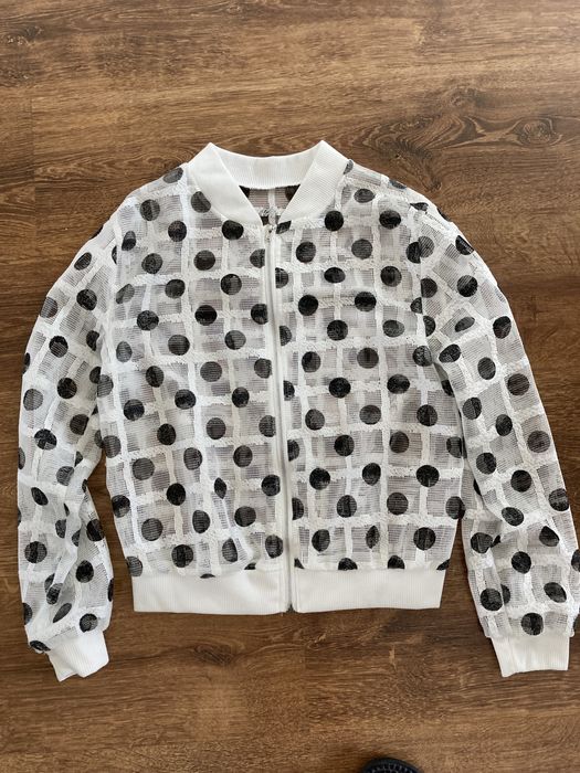 Przeźroczysta biała w grochy narzuta rozm. S