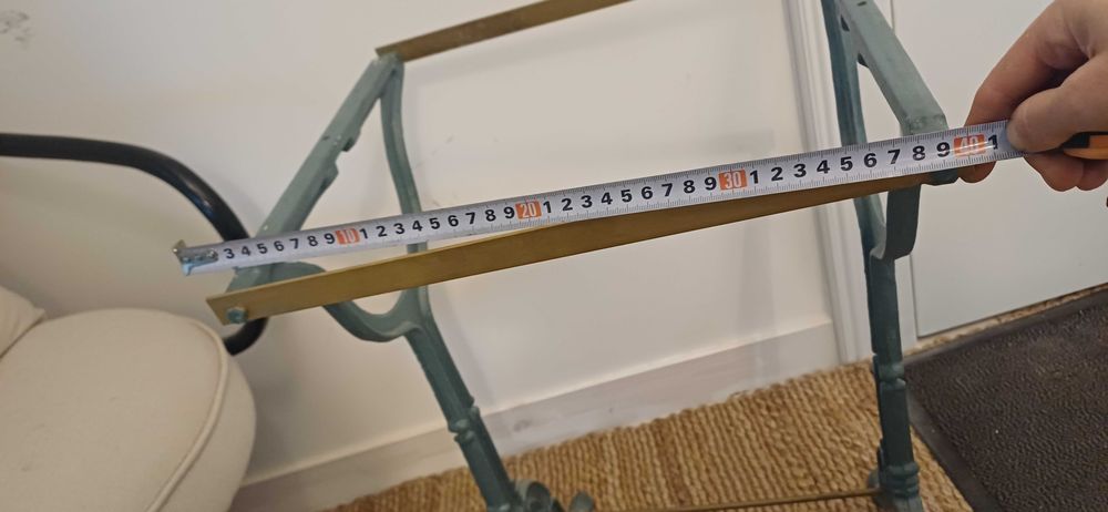 Stolik/Żeliwny odlew/podstawa pod umywalkę