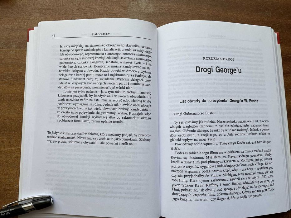 Biali głupcy. Michael Moore