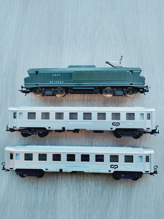 Locomotiva Lima BB 15002 + 2  carruagens inox H0 1:87