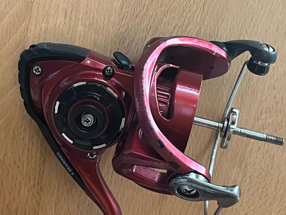 Carreto pesca daiwa BGRR LT 5000D-CXH-ARK Boia pião chumbadinha mar vermelho