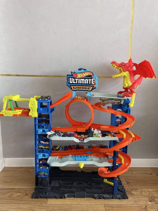 Hot wheels Mega garaż Atak smoka