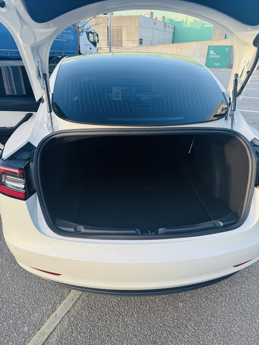 Tesla model 3  sr plus