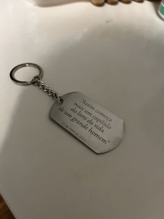 Chaveiros personalizados em madeira e inox
