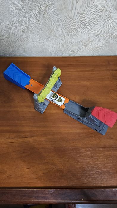 Трек Hot Wheels Електрична вежа