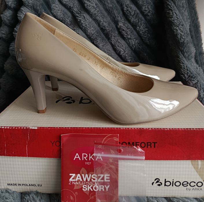 40 26 cm obcas 7,5 cm beżowe kawa z mlekiem nowe skórzane czółenka polski producent 100% skóra profilowaną wkładka lekkie wygodne klasyka old money