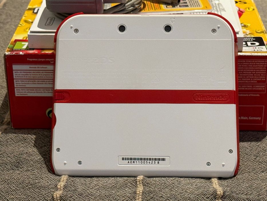 Nintendo 2DS Edição Especial Mario Desbloqueada