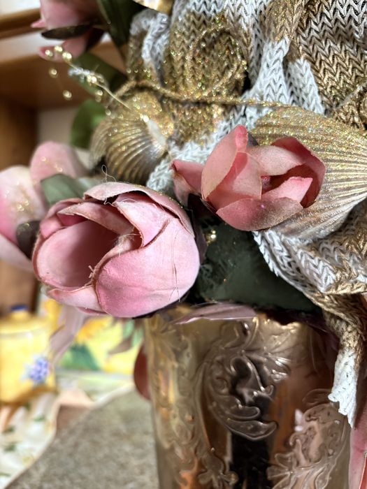 Jarro de flores artificiais