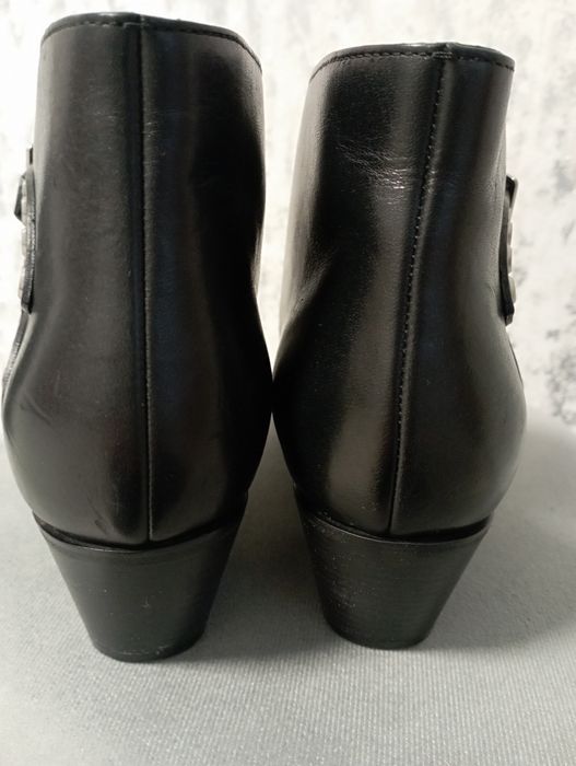 Черевики Saint Laurent.