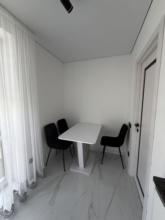 Дворівнева квартира з ремонтом та меблями