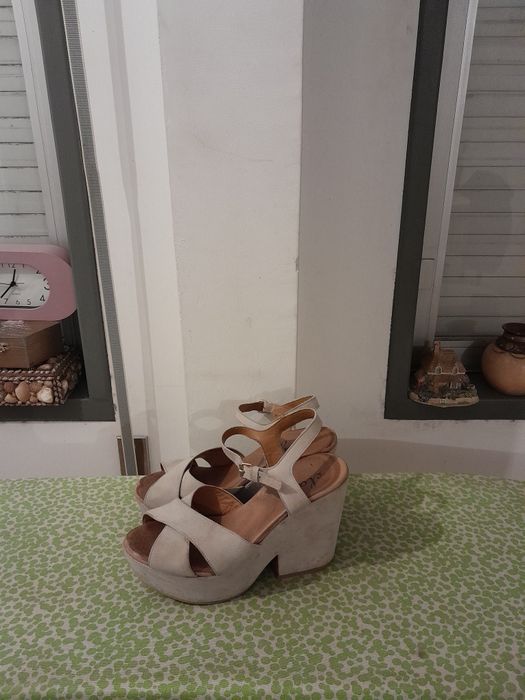 Vendo Sandálias de Senhora CLAYS muito bonitas como novas