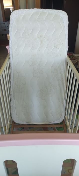 Cama de grades cor de rosa