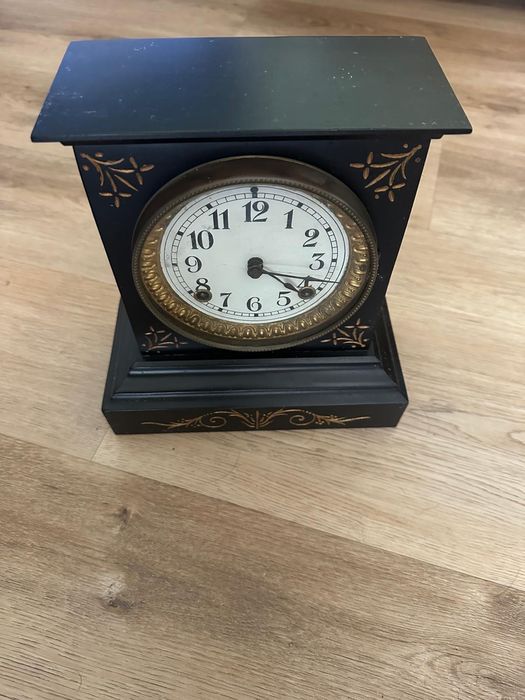 Relógio antigo em ferro