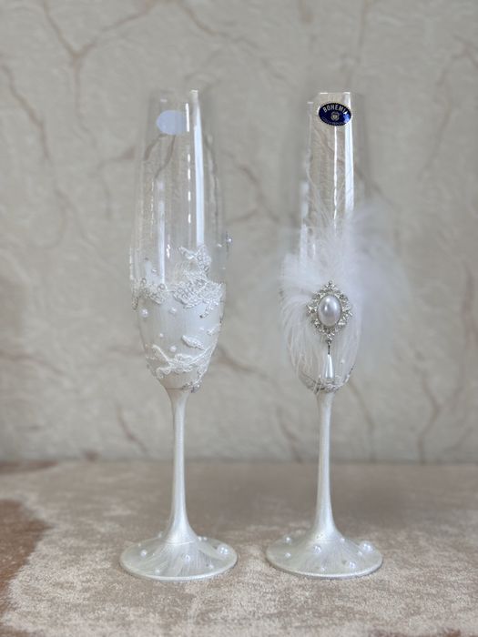 Весільний набір; Бокали; свічки; Скринька; Коробка; тарілка; ніж