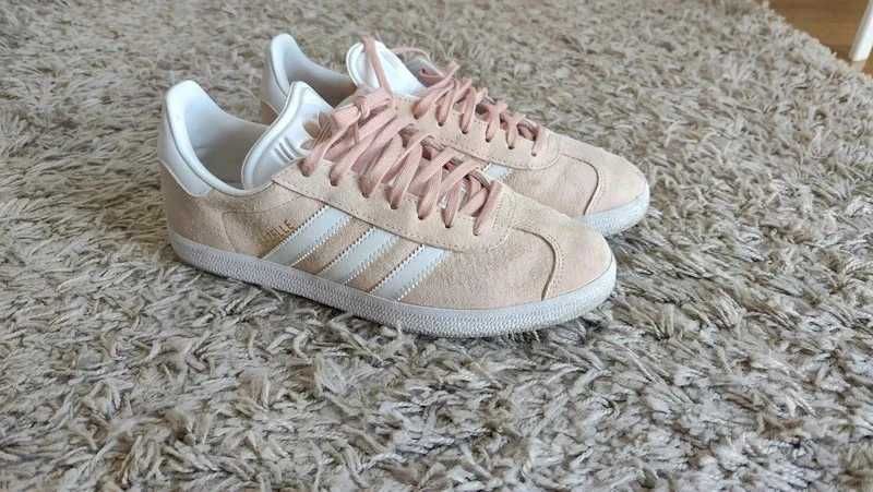 Adidas Gazelle 40
Muito pouco uso, usei uma vez