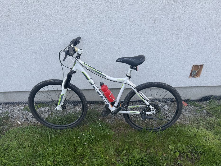 Rower focus.   Deore.