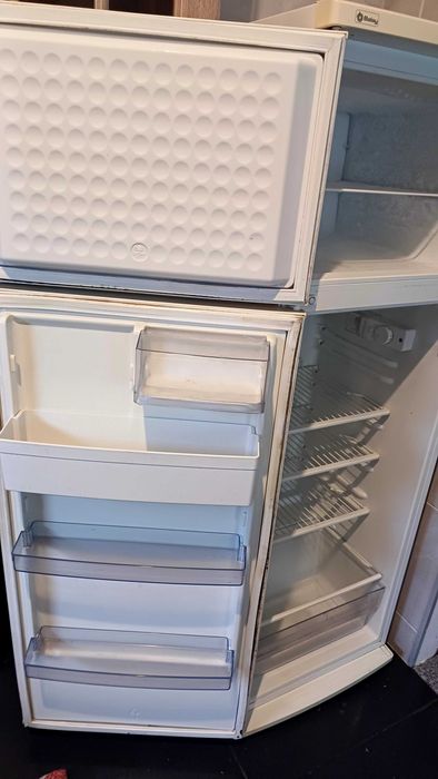 Frigorífico em perfeito estado de funcionamento