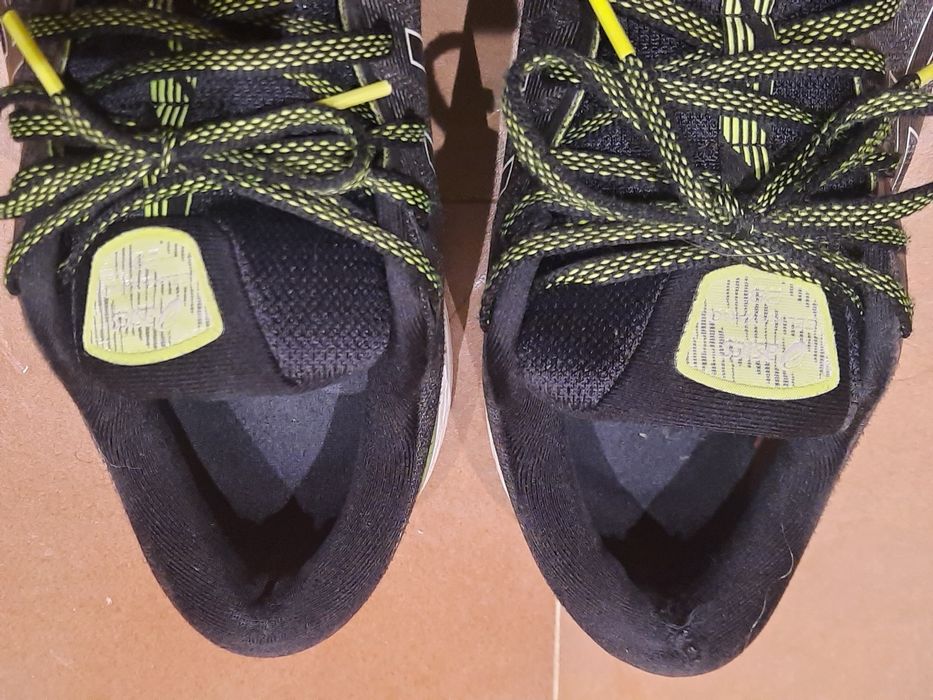 Tenis Asics pretos verde  n° 43,5