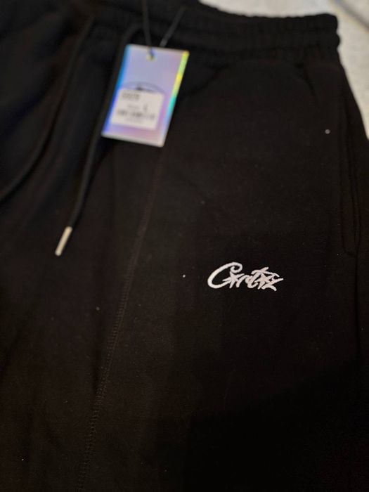 Шорти Corteiz в кольорах чорний та сірий