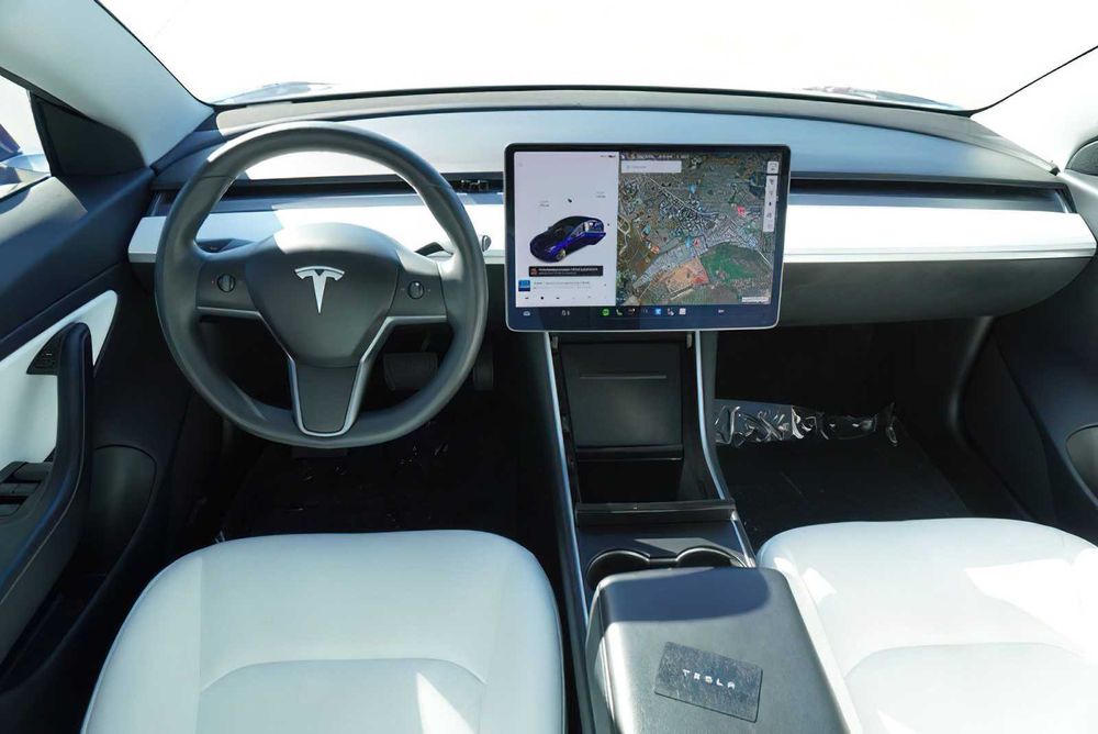 Tesla Model 3 Long Range      2019