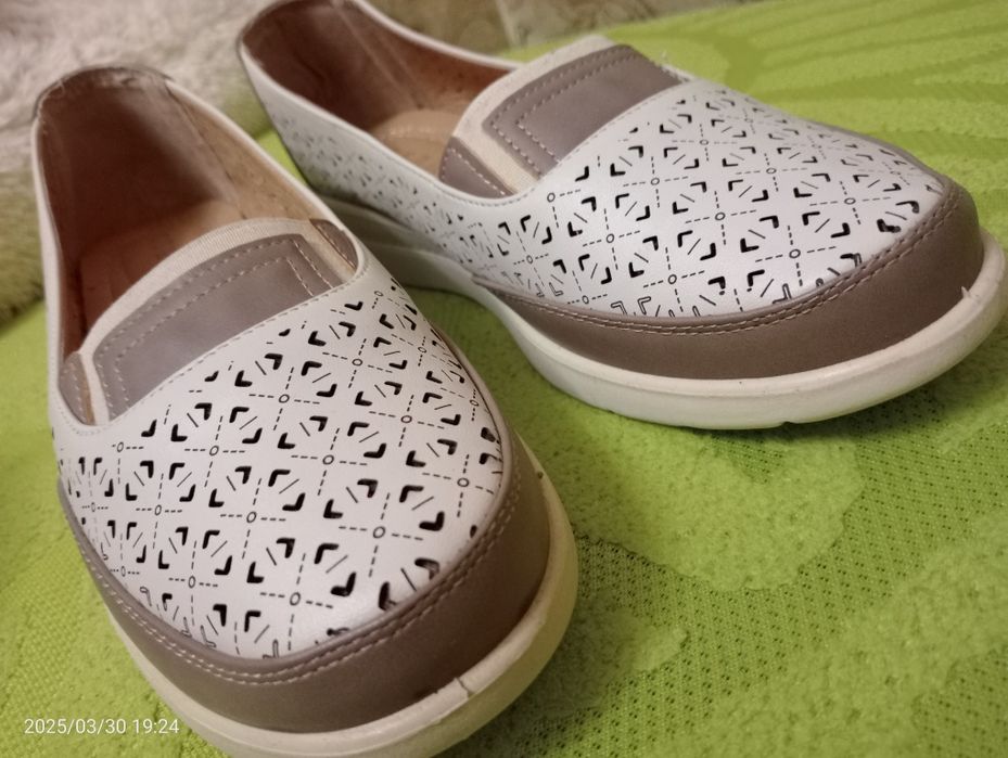 Продам женские туфли