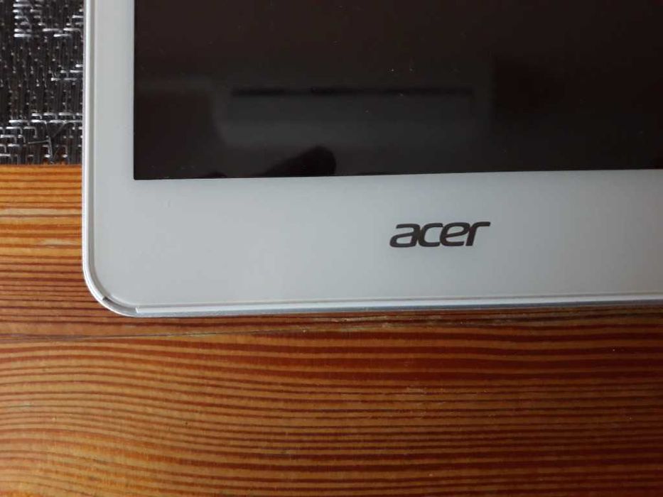Tablet ACER Iconia Tab 8 W1-810 + 2 pokrowce z klawiaturami