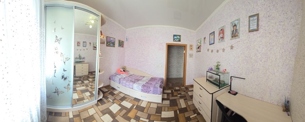 Продаж будинок з ремонтом для родини