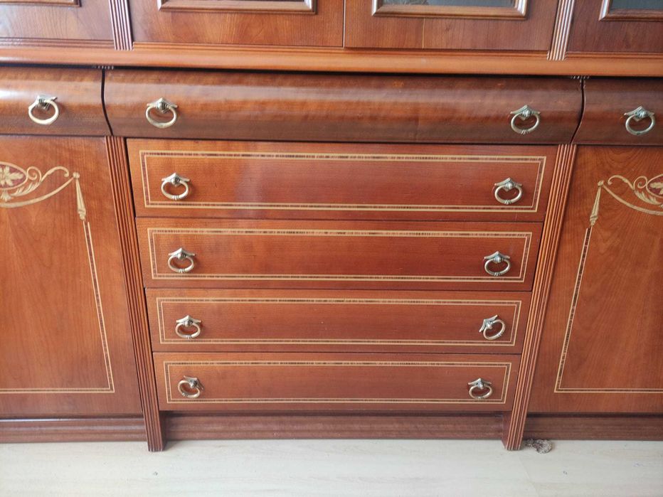 Móvel de sala/ Cristaleira em madeira