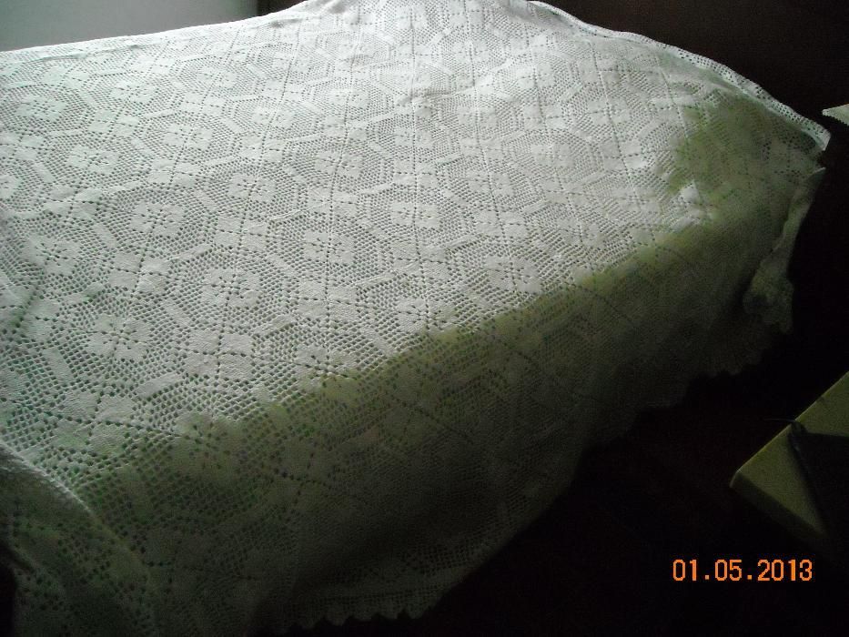 Colcha de renda manual antiga