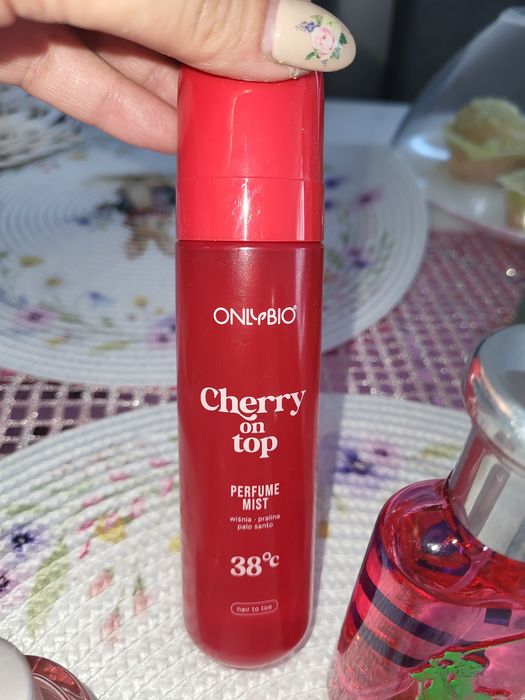 Super zestaw perfumów gratis kosmetyczka i spinka