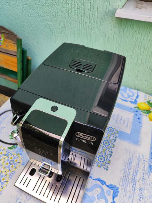 Кофемашина, кавоварка Delonghi Dinamica
