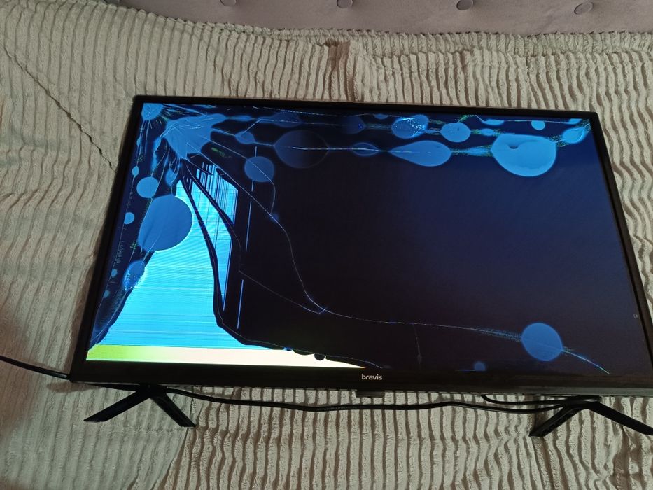 Плазма Bravis Android TV