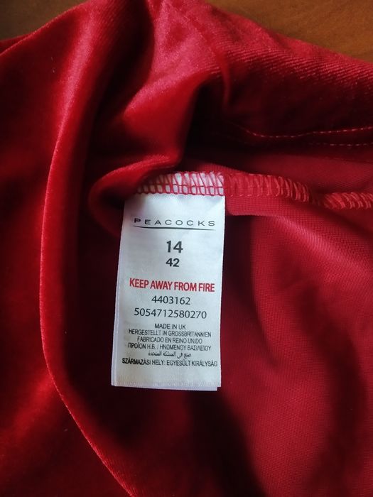 Червона вечірня сукня