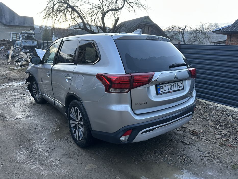 Авто з документами все гаразд кому що потрібно телефонуйте 
Пробіг 100
2.4 газ бен
Повний привід 
Майже повна комплектація мотор коробка цілі