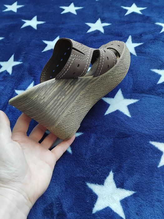 Шльопанці жіночі