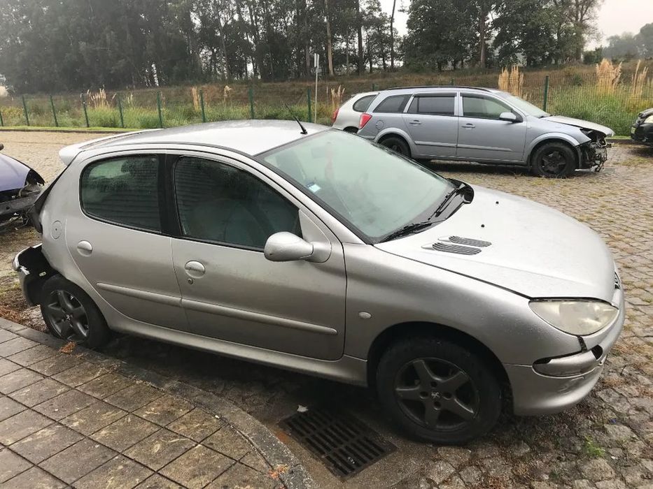 Peugeot 206 1.4cc 5P 2000 - Para Peças