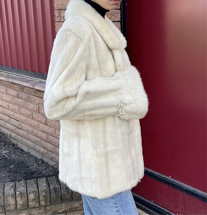 Білий кожушок з хутра нутрії