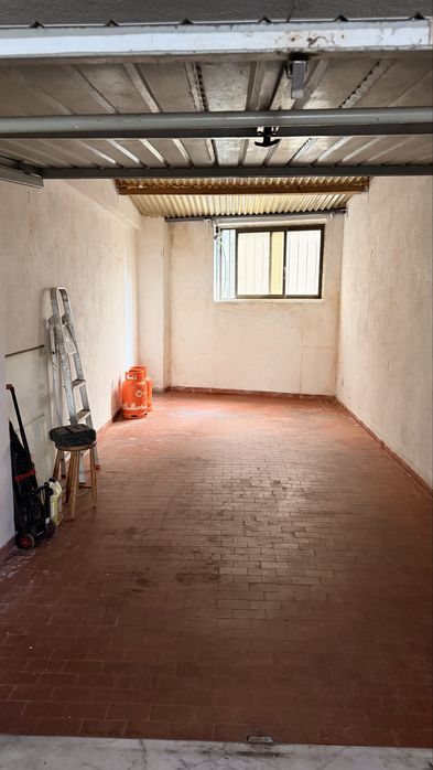 GARAGEM PARA VENDA 18m Massama (perto Mercadona)