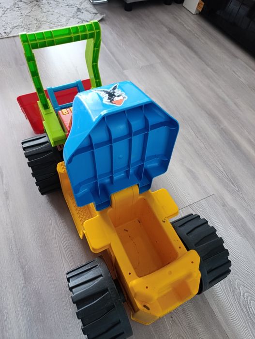 Koparka chodzik zabawka do piasku