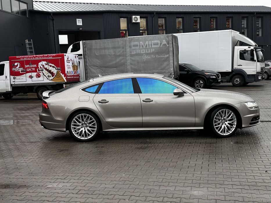 продам лайнера в жирній комплектації