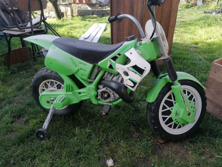 Moto de crianças Scranble eléctrica.